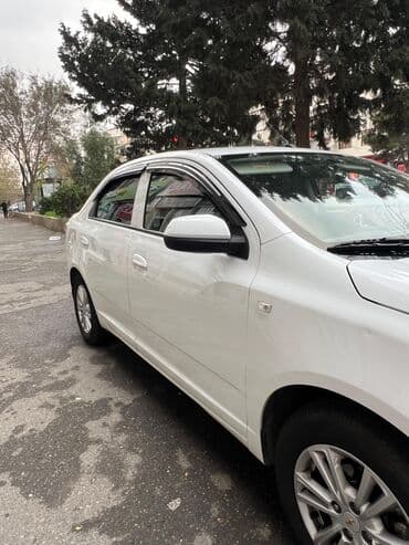 qadın masini: Chevrolet Cobalt: 1.5 l | 2023 il 160025 km Sedan — 5