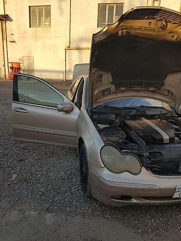 mercedes benz c class 2000: Mercedes-Benz C 240: 2.4 l | 2001 il Sedan — 10