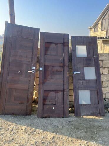 İç qapılar dəsti - Material: ağac əsaslı, tünd qəhvəyi rəngli dekor -