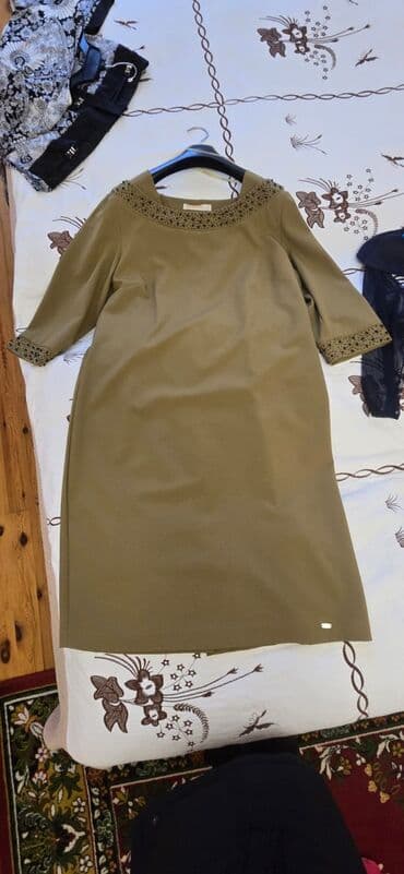 Lincoln: Zeytun-yaşıl rəngdə zərif qadın donu. - Kəsim: Dizə qədər, düz siluet — 2