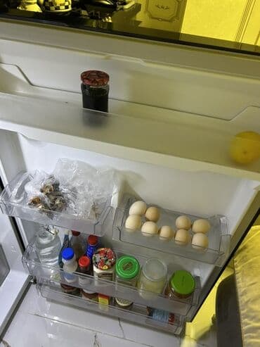 lg gr f832hlhu: LG soyuducu - Rəng və dizayn: Parlaq qara (oynaq güzgü effektli) ön — 3