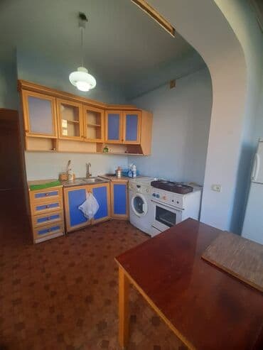 bakıxanov qəsəbəsi kiraye: Satılır: işıqlı, geniş zal otağı Bakıxanovda İcranın arxasında 7/9 — 15