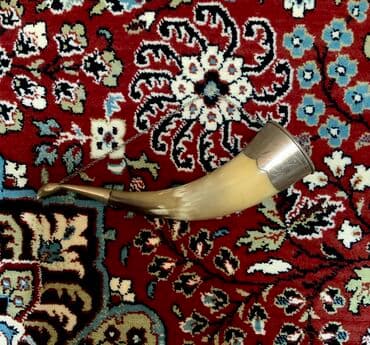 keçi buynuzu bəhməzi qiyməti: 1) Təbii buynuzdan əl ilə hazırlanmış,cilalanmış və naxışlanmış,həm də — 4