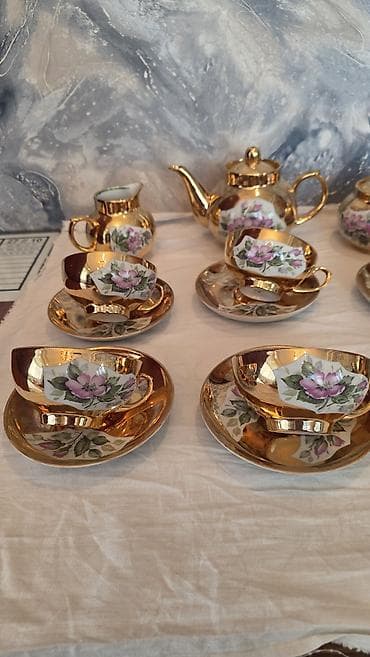 Ovçuluq və balıqçılıq: Çay servizi. Zərli. 6 - fincan, 6 - nəlbəki, 1 - çaynik,1 süd qabı, 1 — 6