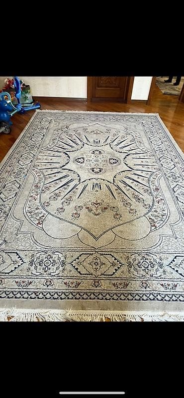 4x2,5 ölçüsündə olan iki ədəd xalçadır 1ildir almışıg yenidir tək