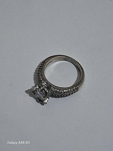 Gümüş 925 əyar Real alıcılar narahat etsin
Çəkisi - 5qr
Təzədir — 1