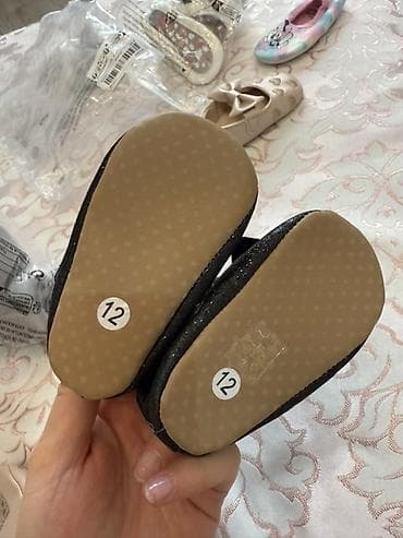 балетка новая: Kiçik qızlar üçün nəzərdə tutulmuş qara rəngli babetlər. Bu — 2