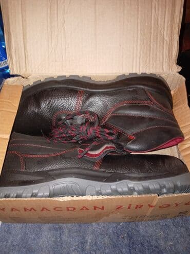 Məhsul: İş ayaqqabıları (təhlükəsizlik botları) Xüsusiyyətlər: -
