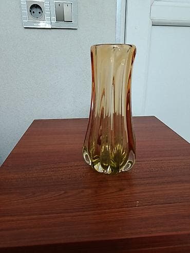 Süni güllər: Bir vaza — 1