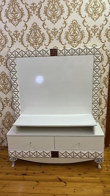 Düz TV altlığı, Polkalı