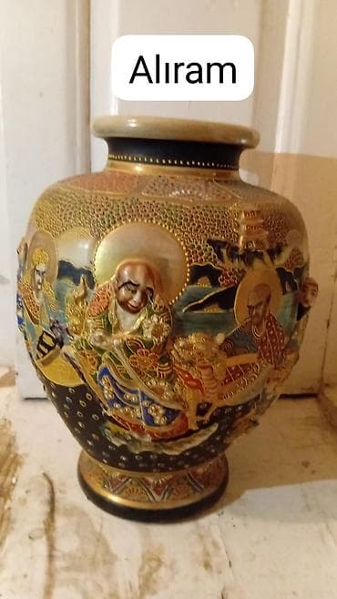 ad yazilan sekiller: Vaza dəsti, Farfor — 1