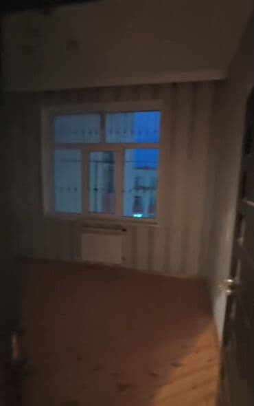 снять квартиру на долгий срок: Ev kirayə verilir.2otaqlidir. İçində isti soyuq suyu çəni istilik — 2