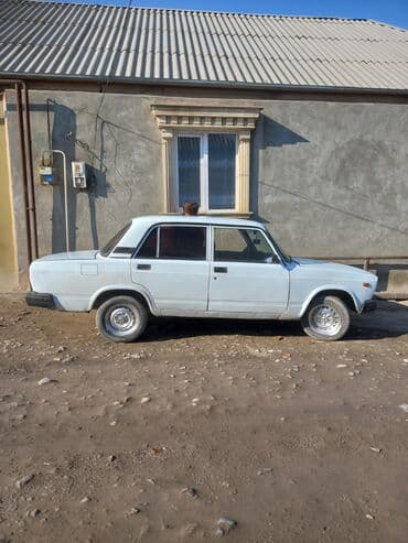 vaz 02: VAZ 2107, ağ rəng, sedan kuzov. Texniki xüsusiyyətlər: - Benzinlə — 3