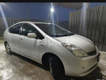 Toyota Prius: 1.5 l | Sedan