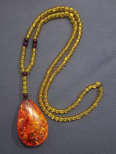kehraba: Kəhrəba tərzində boyunbağı və iri damla asma Asma: armud/damla — 1