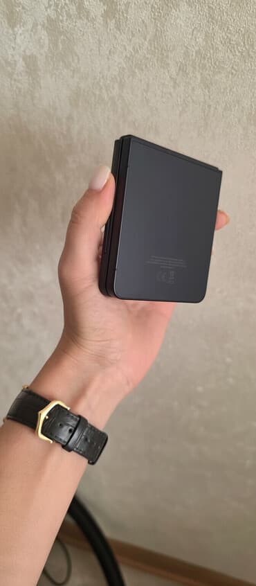 Samsung Galaxy Z Flip7, rəng - Qara, İki sim kartlı