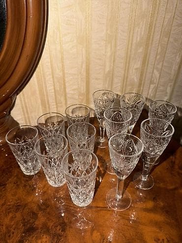 kofe servisi: Xrustal qədəh və stəkan dəsti hər iki modeldən ayrılıqda 6ədəd. ayrı — 3
