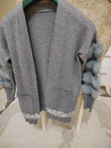 Dəstlər, kostyumlar: Boz rəngli qadın kardiqanı - Açıq önlü, düyməsiz model - Yumşaq — 1