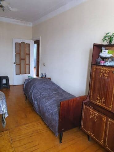 8 mkr kohne tikili: Bakı, Qaraçuxur qəs., 2 otaqlı, Köhnə tikili, m. Xalqlar Dostluğu, 60 kv. m — 1