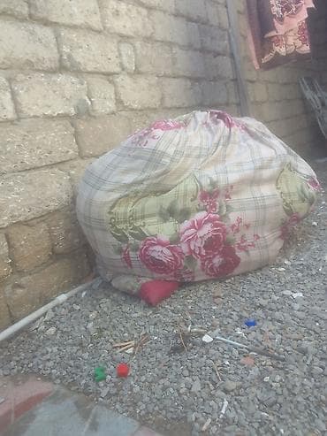 pec satilir: Yun satilir 2 neferliy doseyden cixib 2 neferliy yorganan — 1