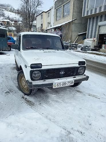 volkswagen passat 2004: Lada Niva (VAZ 2121) – ağ rəng ciddi alicilar elaqe saxlasın maşin — 2