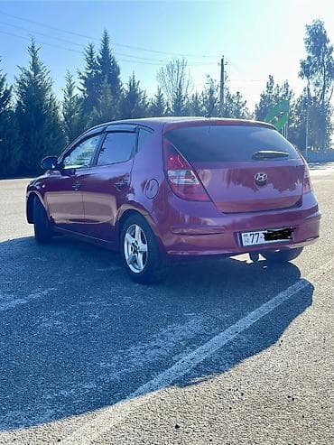 opel astra j: Hyundai i30: 1.6 l | 2007 il Hetçbek — 2