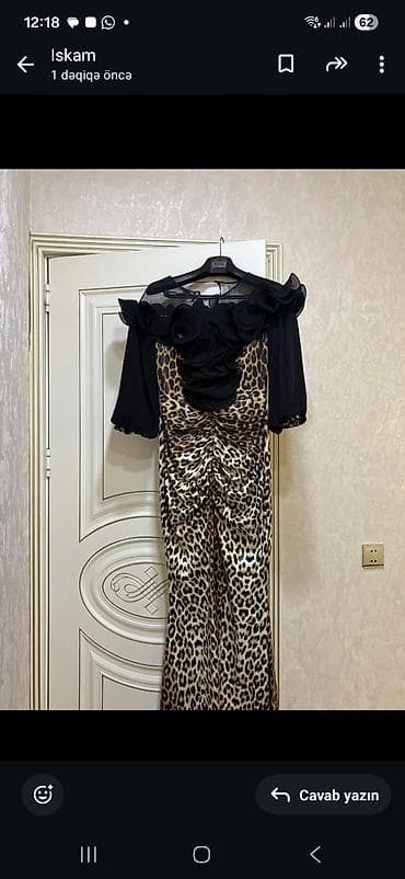 koja donlar: Leopard naxışlı ziyafət paltarı - Uzun model, bədənə oturan və aşağı — 2