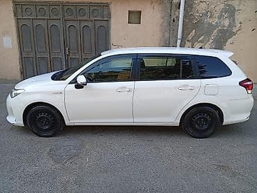 corolla cros: Toyota Corolla Fielder Hybrid, ağ rəng, universaI kuzov. Texniki — 2