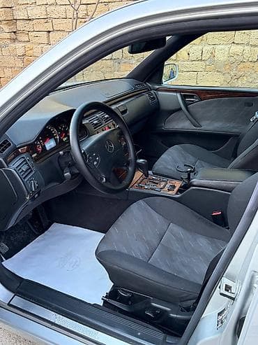 termostat mercedes: Mercedes-Benz E-Class: 2.2 l | 1999 il Sedan — 6