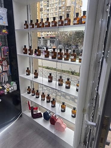 Salam unvan Hezi Aslnov metro cıxışı dukan 20 mine cox pul gedıb 15 — 2