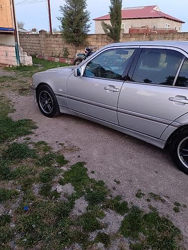 Mercedes-Benz C-Class: 1.8 l | 1998 il Sedan