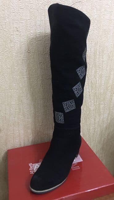 Çəkmələr: Ölçü: 38, rəng - Qara, İşlənmiş — 1