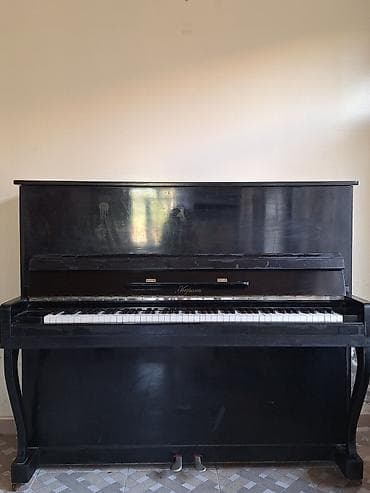 idman və hobbi: Piano, Akustik, İşlənmiş — 1