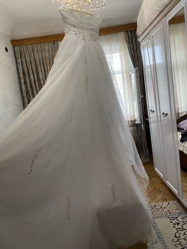 Toy aksesuarları: Ağ gəlinlik – straplez, A-kəsimli, uzun quyruqlu model. - Üst hissə — 8