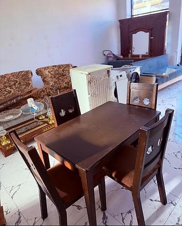 Masa dəst təcili satilir 100 azn. 4 oturacaqlıdır.ünvan Savalan*Deniz