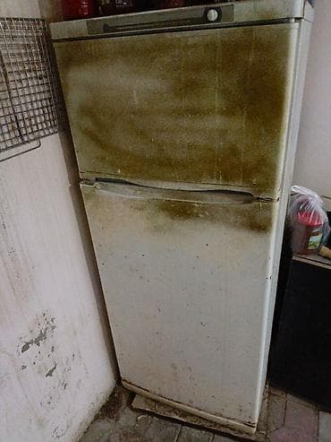İşlənmiş 2 qapılı Indesit Soyuducu Satılır, rəng - Ağ, Dispenserli
