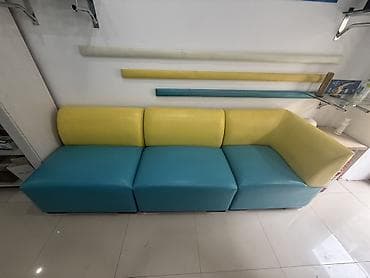 Ofis mebelləri dəsti Tərkib: - Künc modullu divan – mavi və açıq sarı — 1
