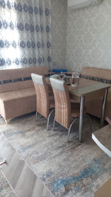 Mətbəx üçün künc divanlar(2 ədəd hər biri 1,30 m) +açılan stol+2 stul