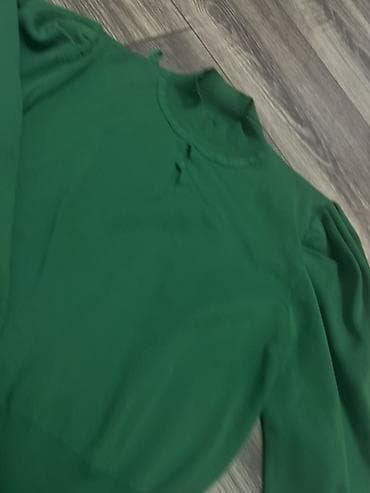 green witch saat: Yaşıl rəngdə qadın bluzası - Model: uzunqol, balon formalı qol ucları — 3