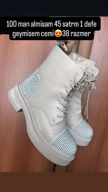 Məhsul: Qadın üçün ağ bot - Rəng: Açıq krem/ağ - Ölçü: 38 - Dizayn