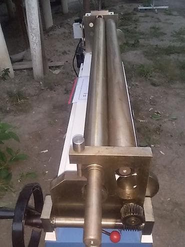 Elektriklə işləyən üç silindrli sac bükmə/valkalama maşını -