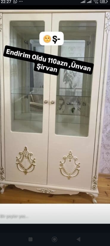 Şüşəli dolab vitrini