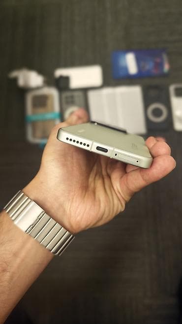 телефон fly cumulus 1: Xiaomi 15, 256 ГБ, цвет - Зеленый, 
 Сенсорный, Отпечаток пальца, Беспроводная зарядка — 8