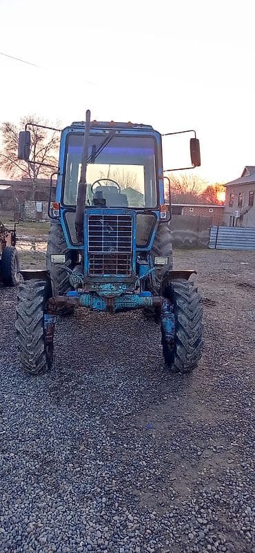 Kənd təsərrüfatı üçün universal təkərli traktor - Rəng: mavi, geniş