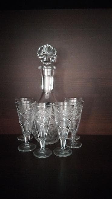 ev ucun divar saatlari: Kristal qraf və badə dəsti - Tərkibi: 1 ədəd qapaqlı kristal qraf və — 1