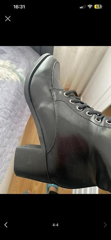 Qadın üçün bot Türkiyədən alınıb, ölçü 40. 2-3 dəfə geyinilib. Təzə