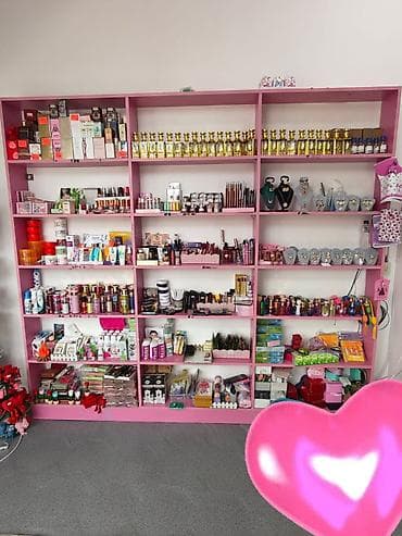 Məişət və gözəllik məhsulları mağazası üçün rəflərdən ibarət tam