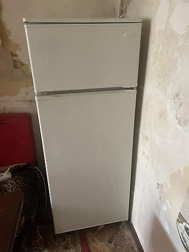 biledir: İki qapılı məişət soyuducusu - Üst hissədə ayrıca dondurucu bölmə - — 2