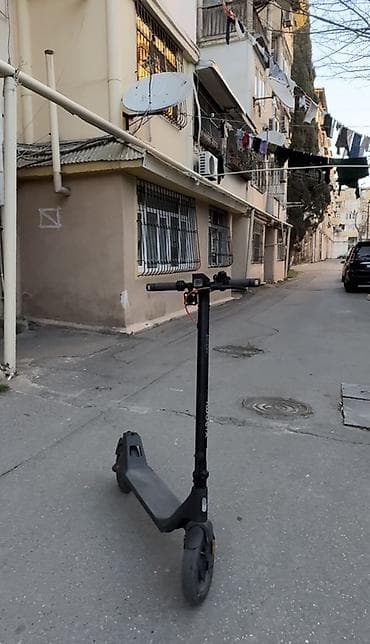 scuter: Elektrik skuter – şəhər içi sərin və sərfəli hərəkət üçün. - Rəng — 1