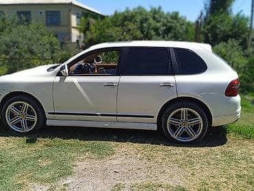 Porsche Cayenne Turbo – ağ rəngli, güclü və komfortlu SUV